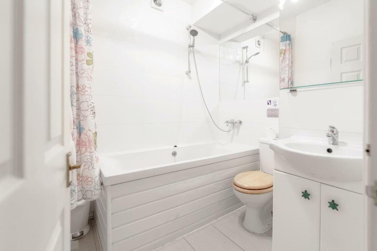3 Bedroom Garden Flat - Central Location ロンドン エクステリア 写真