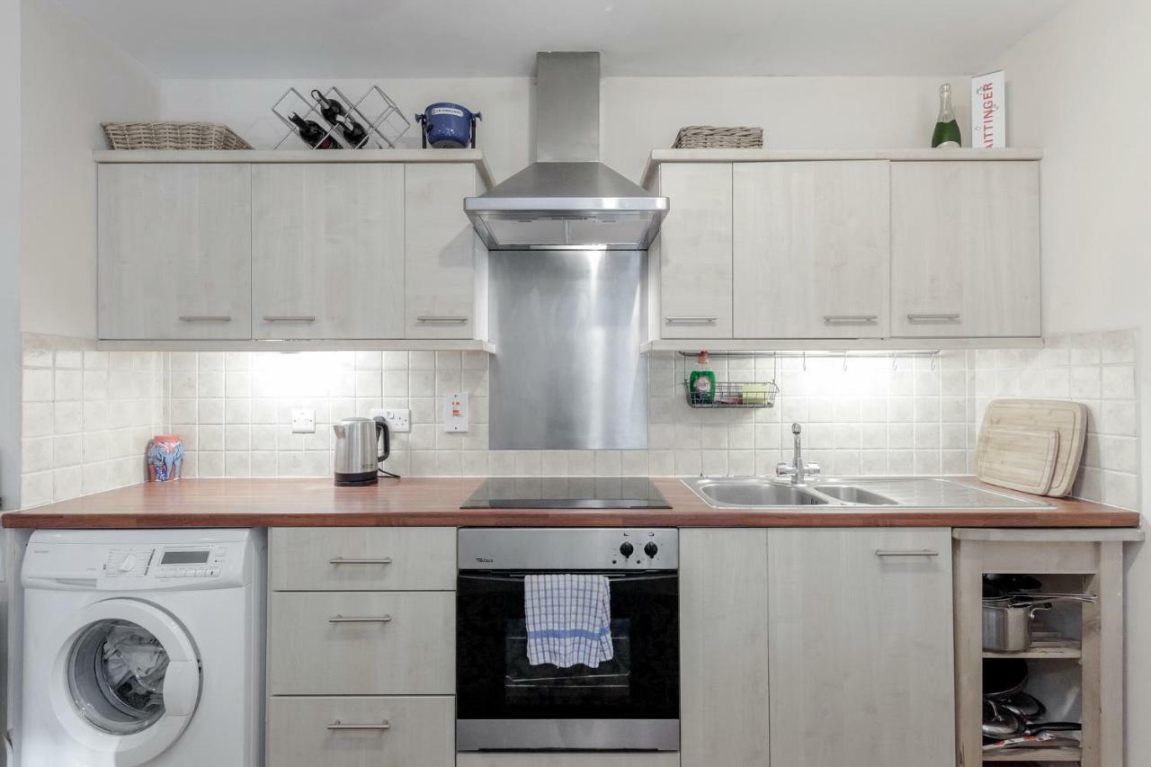 3 Bedroom Garden Flat - Central Location ロンドン エクステリア 写真